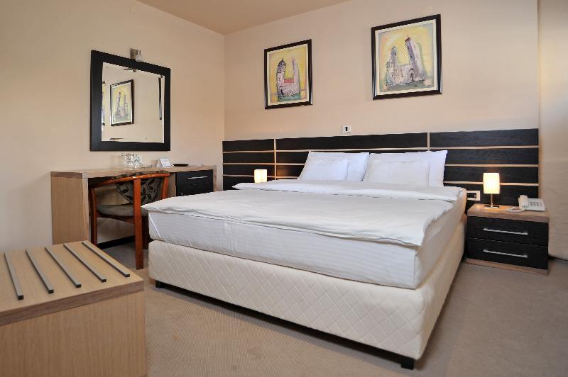 Hotel Zelengora Kragujevac Cameră foto